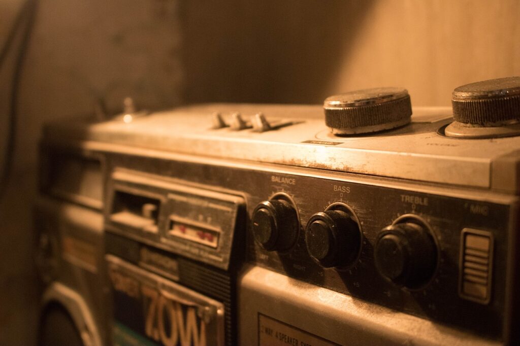 radio, vintage, cafe-3828816.jpg